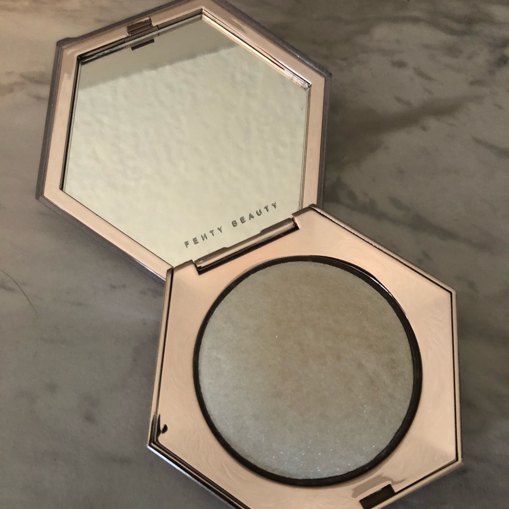 Rihanna Fenty Beauty Highlighter